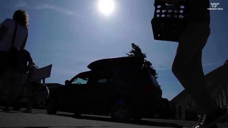 President Tim Sands helps new, returning Hokies move in