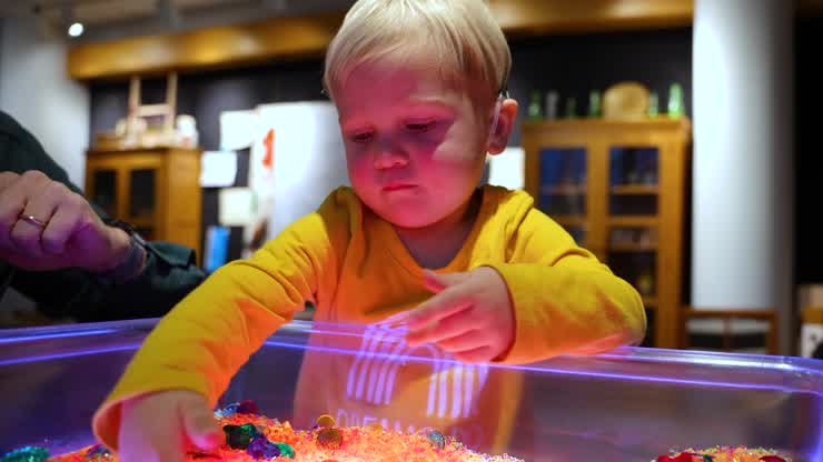 Following the signs: Virginia Tech student nurtures learning bond with 2-year-old