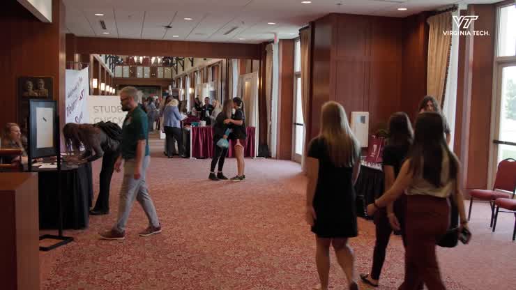 Veterinarian Career Expo matches students with internships and job opportunities