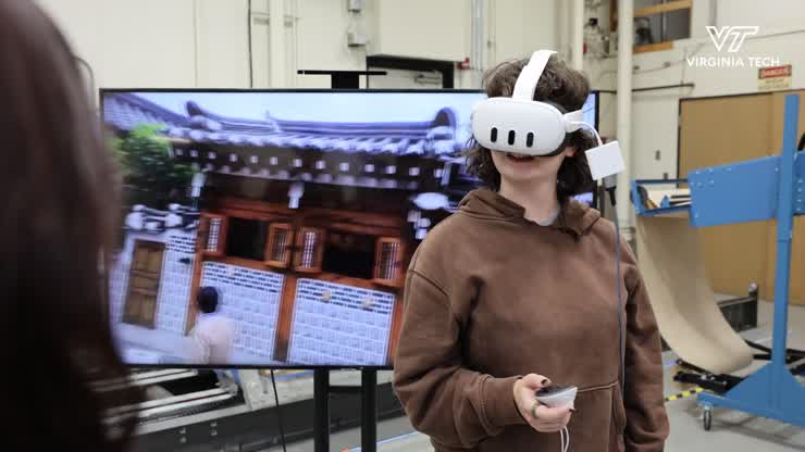Understanding complex systems through immersive technologies
