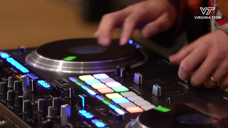 Students learn the art of scratching from DJ Zo
