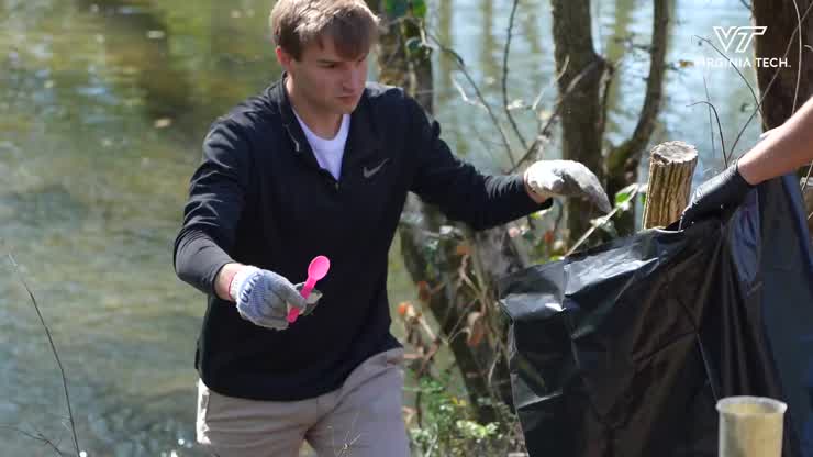 Student organizations convene for Stroubles Creek cleanup