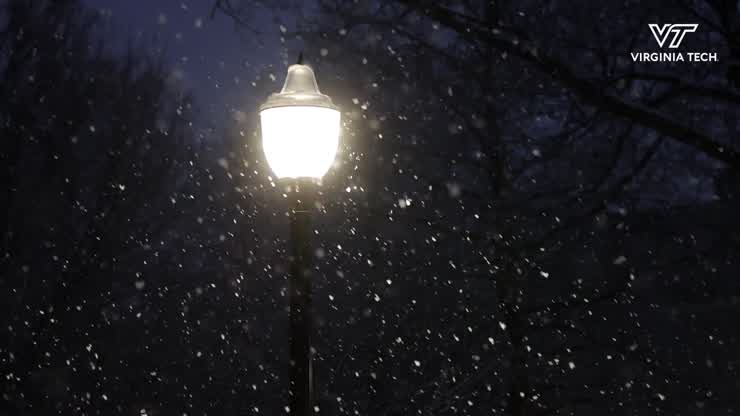 Morning snow briefly adorns Blacksburg campus