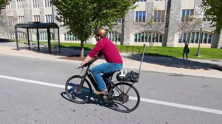 Tracking air pollution with two wheels