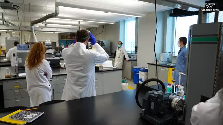 Medicinal Chemistry Lab offers students insight into testing and developing new drugs